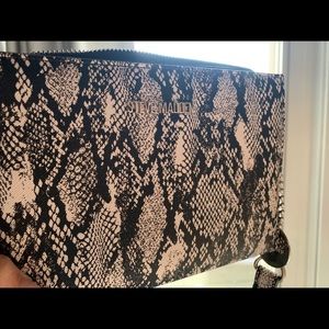 - STEVE MADDEN SNAKE SKIN CROSSBODY PURSE